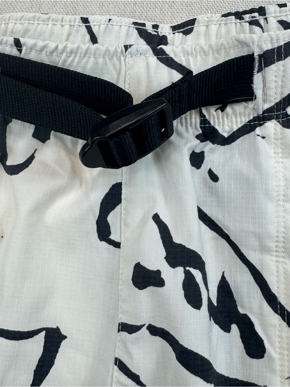 The North Face Women's Class V Pathfinder Pull-on Short Size XL White Black - Picture 3 of 13